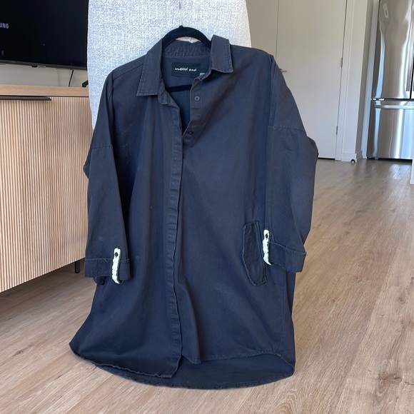 Black oversized button up smock “GOOD VIBES ONLY” - Picture 2 of 2